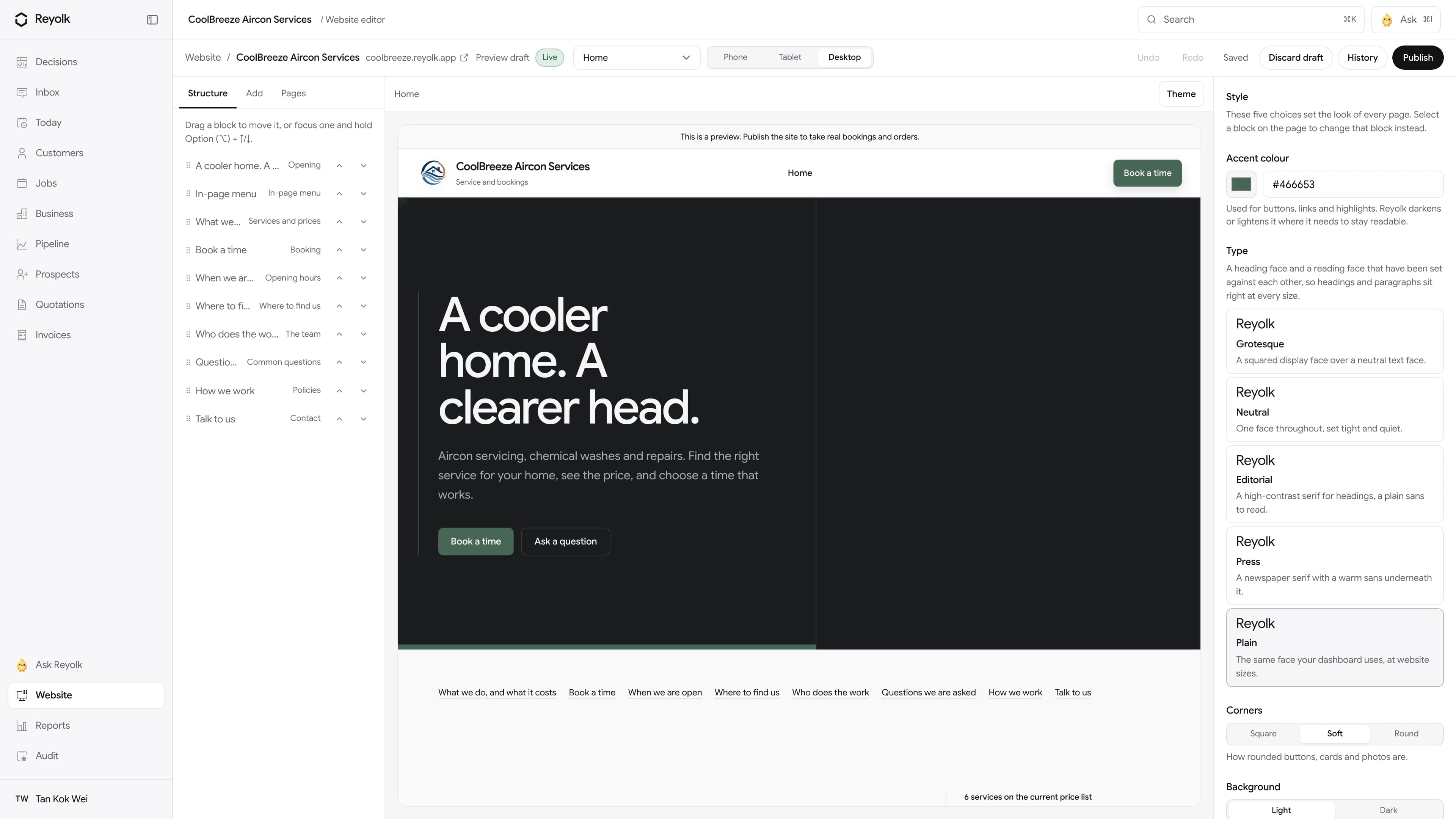 Reyolk website editor showing block structure, live business data, layout preview and design controls